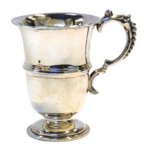 An Edward VII silver mug, the handle with raised beaded decoration, the body with a raised central b