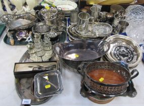 Various plated wares, to include cruet, trophy, pierced basket, trays, loose flatware, tankards, etc