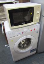 An Indesit Innex 6kg washing machine, together with a De'Longhi 900 watt microwave.