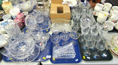 Various glassware, to include bowls, coupe glasses, wine glasses, champagne flutes, vases, bowls, et