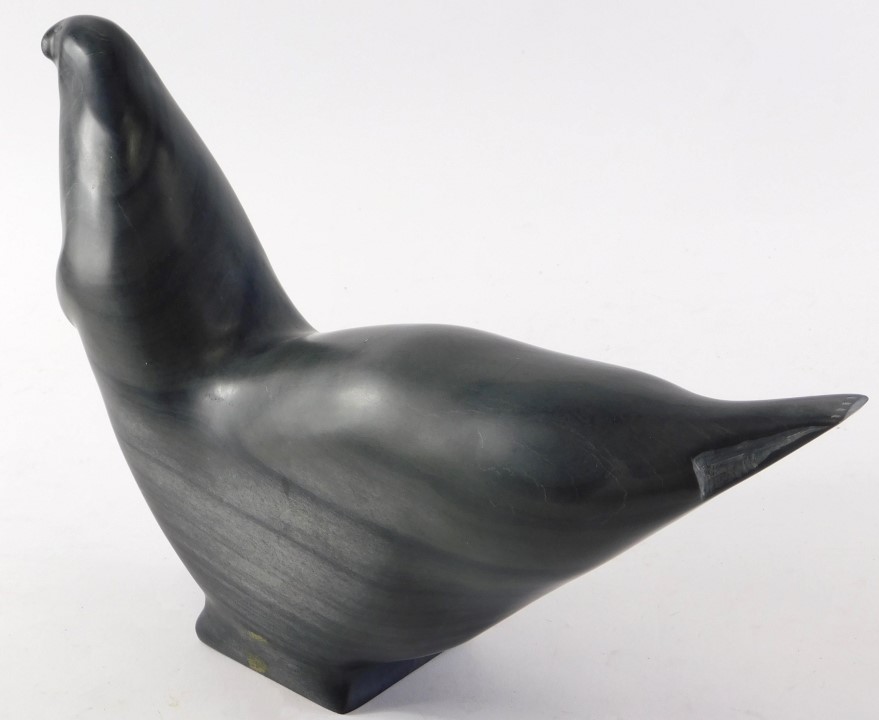 A large Inuit carved model of a seal, 41cm long. - Image 3 of 5