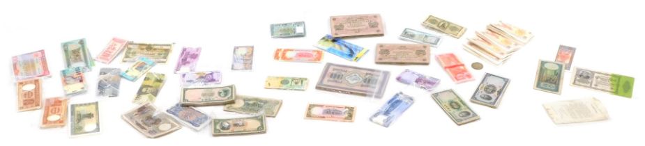 A group of modern banknotes, to include The Reserve Bank of Malawi 20 kwacha, 1000 Lebanese libra, C
