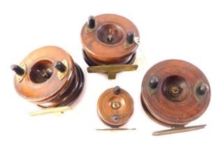 Four various mahogany and brass fly fishing reels, to include a small example, 5cm diameter.