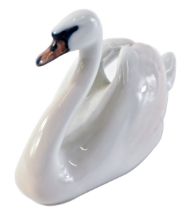A Royal Copenhagen porcelain swan, numbered 073, 17cm wide.