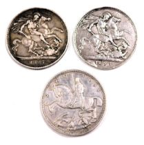 Three Victorian and later silver crowns, comprising 1895, 1887 and 1935, 83.9g all in.