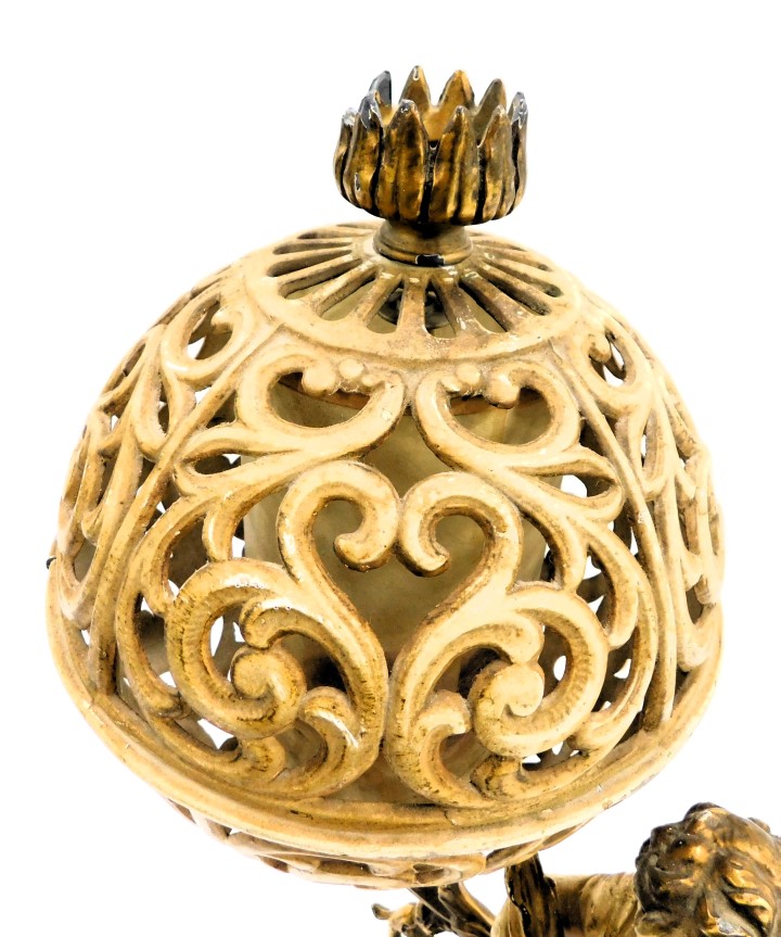 A 20thC Continental gilt and cream painted figural table lamp, with single fitting, 58cm high. (AF) - Image 2 of 4
