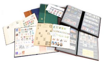 GB.- QEII.- 8 mixed general albums of mainly QEII issues, including Wildings and Machins (c. 2000)