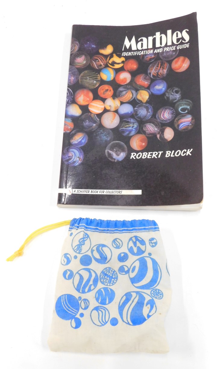 Vintage marbles and a book on marble collecting. - Image 2 of 4