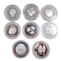 A Pobjoy Mint Elizabeth II collectors coin set, to include two pound, five dollar, twenty crowns, fi