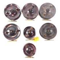 A collection of ELO brown mottled Bakelite fishing reels, various sizes to include 10cm diameter.