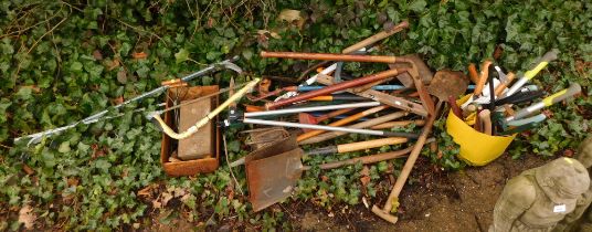 A quantity of garden tools, to include spades, saw, hake, rakes, shovels, etc. (a quantity)