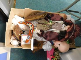 Household wares, comprising dolls, B&Q optic angel. (1 box)