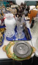 General decorative effects, to include collectors plate, pewter plate, porcelain vase, Dartington cr