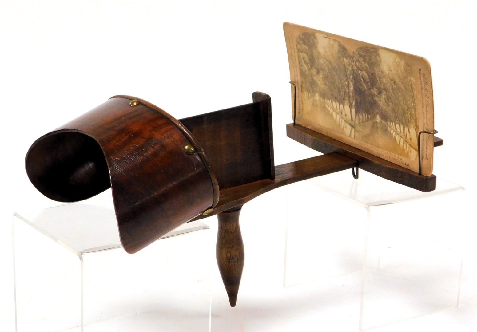 A Stereoscopic viewer and cards, including European and American Views, together with a Realistic Tr - Image 2 of 4