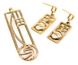 A 9ct gold Charles Rennie Mackintosh style pendant, and pair of matching earrings, 4.3g.