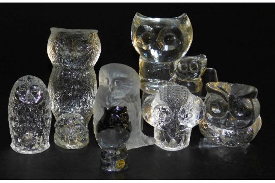 Seven Swedish glass models of owls, including Hellsten Skruf, Reijmyre and Pukeberg.