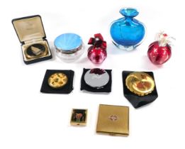 A group of vintage compacts, together with two Delices de Cartier ruby and clear glass scent bottles