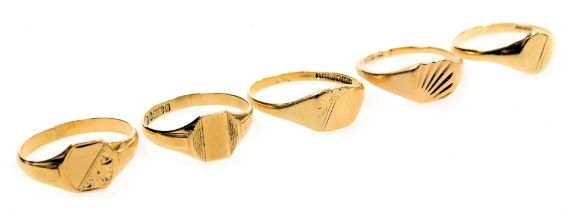 Five 9ct gold signet rings, with engine turned or engraved decoration, all hallmarked, total weight