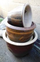 Four ceramic garden plant pots. (4)