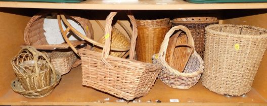 A quantity of wicker items, including small baskets, waste paper bin, etc. (1 shelf)