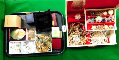 Costume jewellery including brooches and compacts, and a jewellery box containing bangles, necklaces