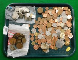 A tray of British coins, mostly modern.