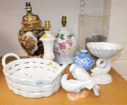 Ceramics and lamps, three table lamps, one in oriental style, ornaments in the form of doves, a smal