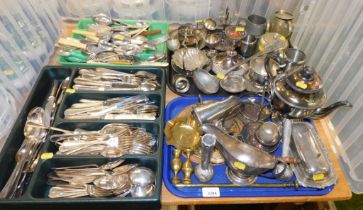 Silver plated wares, to include knives, forks, spoons, coffee pot, dish with cover, gravy boat, plat