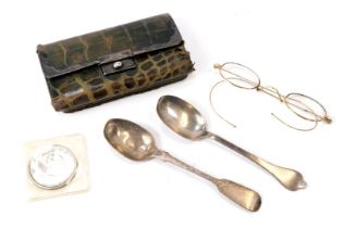 Silver and other wares, comprising two George V silver teaspoons, 1.45oz, a silver rimmed and green