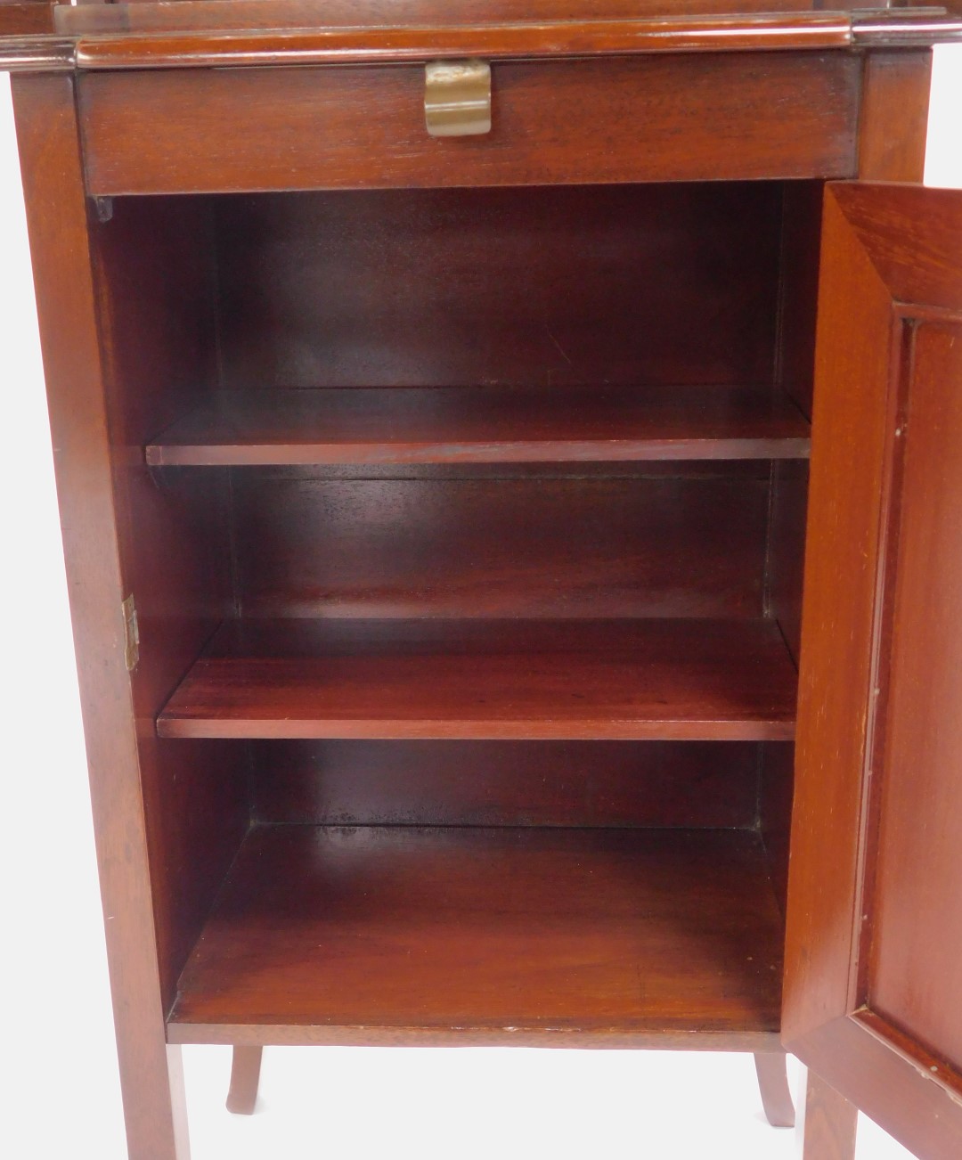 An Edwardian mahogany drinks cabinet, the hinged inlaid top with a moulded edge opening to reveal th - Image 3 of 4