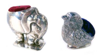 An Elizabeth II silver pin cushion, modelled as a bird with purple velvet back, Sheffield 2002, 4cm