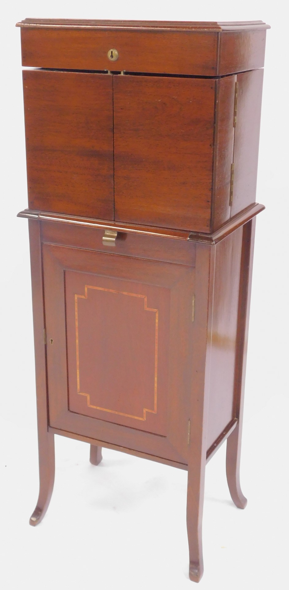 An Edwardian mahogany drinks cabinet, the hinged inlaid top with a moulded edge opening to reveal th - Image 4 of 4