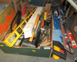 Various tools, comprising mallet, saws, Stanley RB10 wood plane, screwdrivers, etc. (1 box and loose