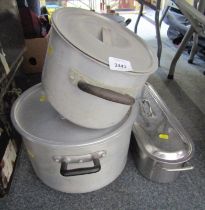 A stainless steel fish kettle, together with two further cooking pots, each with a lid. (3)
