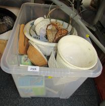 Household wares, comprising planter, plaster flower arrangements, wicker baskets, etc. (1 box)