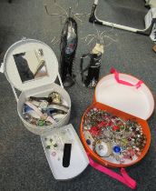 Assorted costume jewellery, comprising two necklace stands, jewellery boxes, earring studs, etc. (a