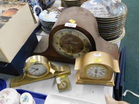 An oak cased mantel clock, two gilt frame clocks and an onyx press. (4)