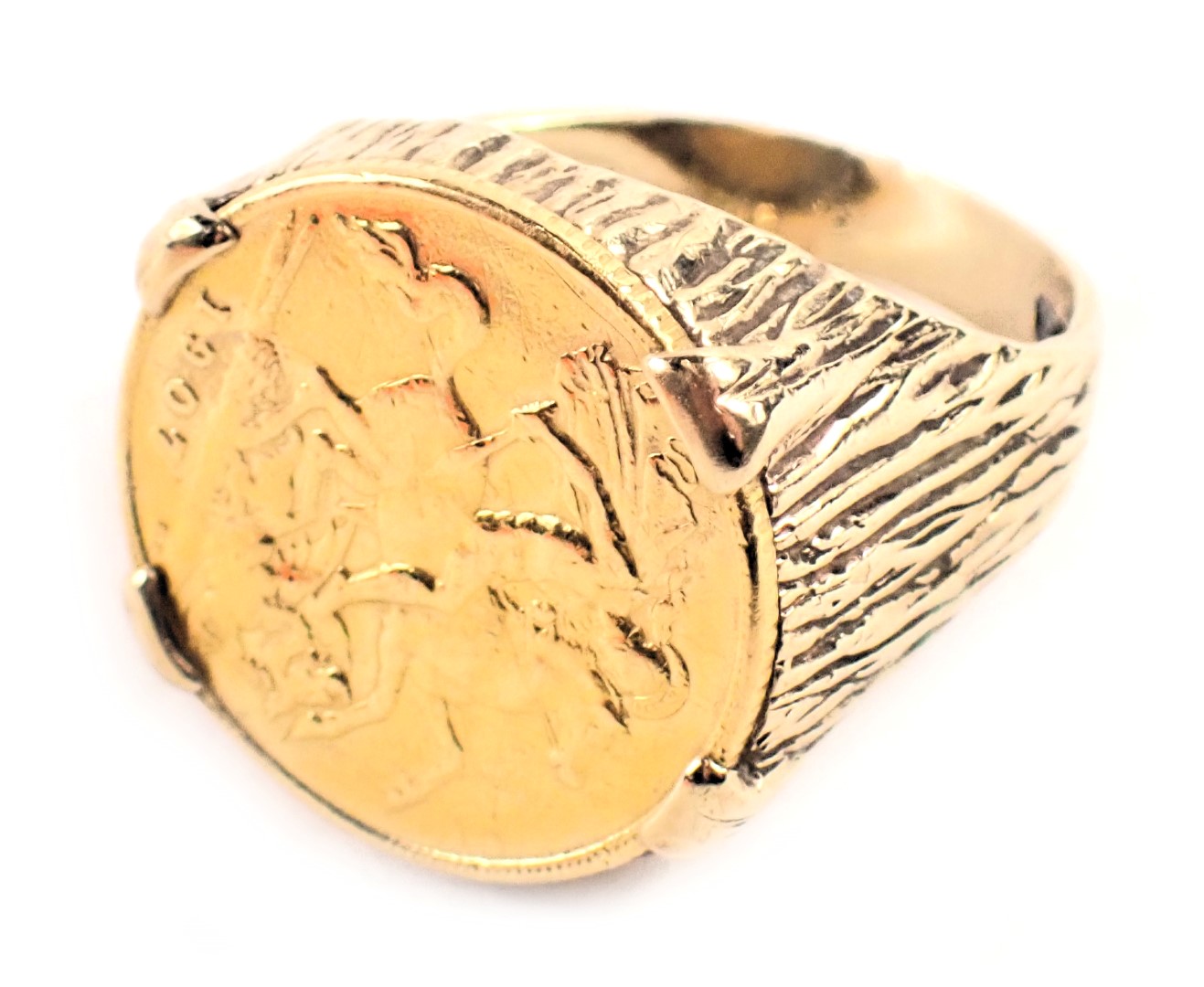 An Edward VII replica half gold sovereign dress ring, the sovereign dated 1907, in rubbed bark effec