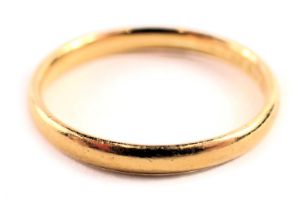 A 22ct gold thin wedding band, of plain design, ring size O, Birmingham 1947, 2.4g.