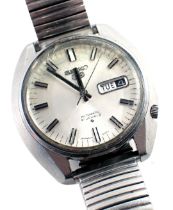 A Seiko automatic twenty one jewel gent's wristwatch, with a silvered coloured dial and date apertur