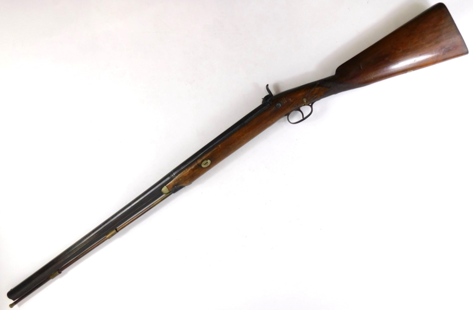 A 19thC percussion sporting gun, with walnut stock and chequered grip Damascus barrel, the lock plat - Image 3 of 5