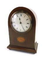 An Edwardian mahogany and marquetry mantel timepiece, with arched top and bun feet, 21cm high.