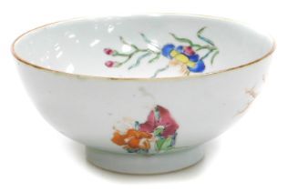 A late 18thC Qing dynasty famille rose porcelain bowl, decorated with a cockerel and figures in a ga