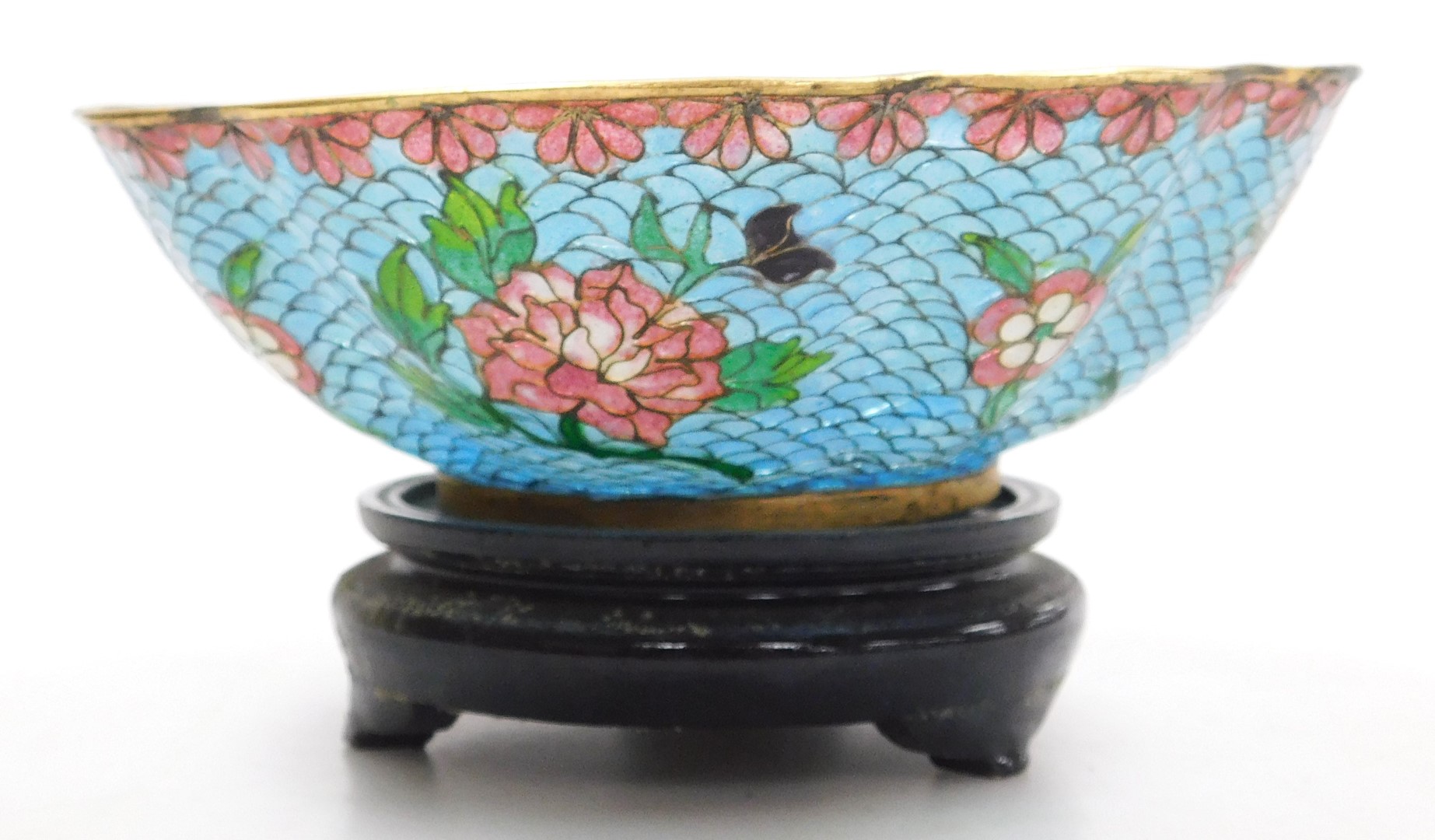 A 20thC Chinese plique-a-jour enamel bowl, of fluted form, decorated with flowers on a turquoise gro - Image 6 of 20