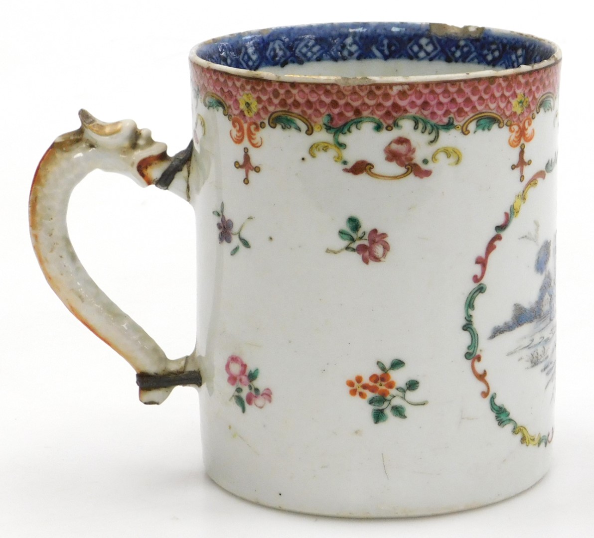 A late 18thC Qing dynasty export porcelain tankard, with a dragon handle, decorated in shades of blu - Image 5 of 10