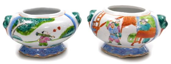 A pair of 20thC Chinese famille verte salts, of oval, footed form, decorated with reserves of figure