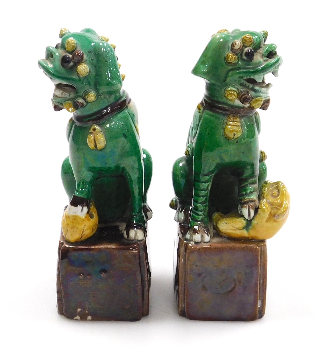 A pair of 19thC Qing dynasty porcelain Sancai style Foo dogs, with a green and yellow glaze, modelle - Image 2 of 5