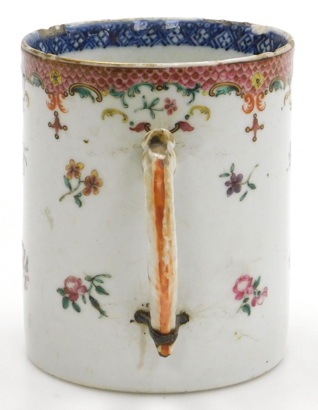 A late 18thC Qing dynasty export porcelain tankard, with a dragon handle, decorated in shades of blu - Image 4 of 10