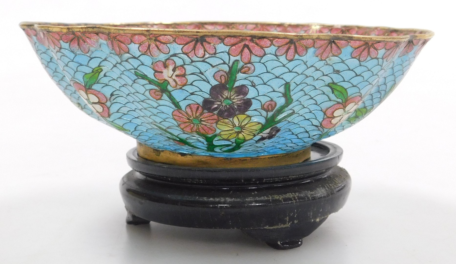 A 20thC Chinese plique-a-jour enamel bowl, of fluted form, decorated with flowers on a turquoise gro - Image 5 of 20