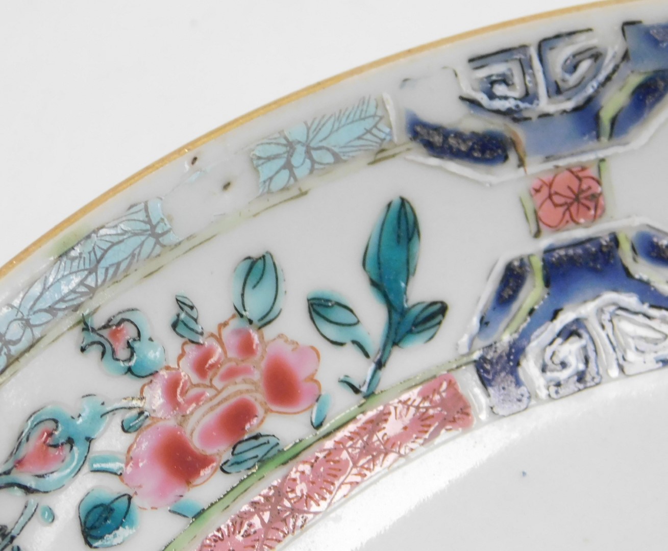 A late 18thC Qing dynasty famille rose porcelain saucer dish, painted with peonies and Chinese pheas - Image 4 of 5